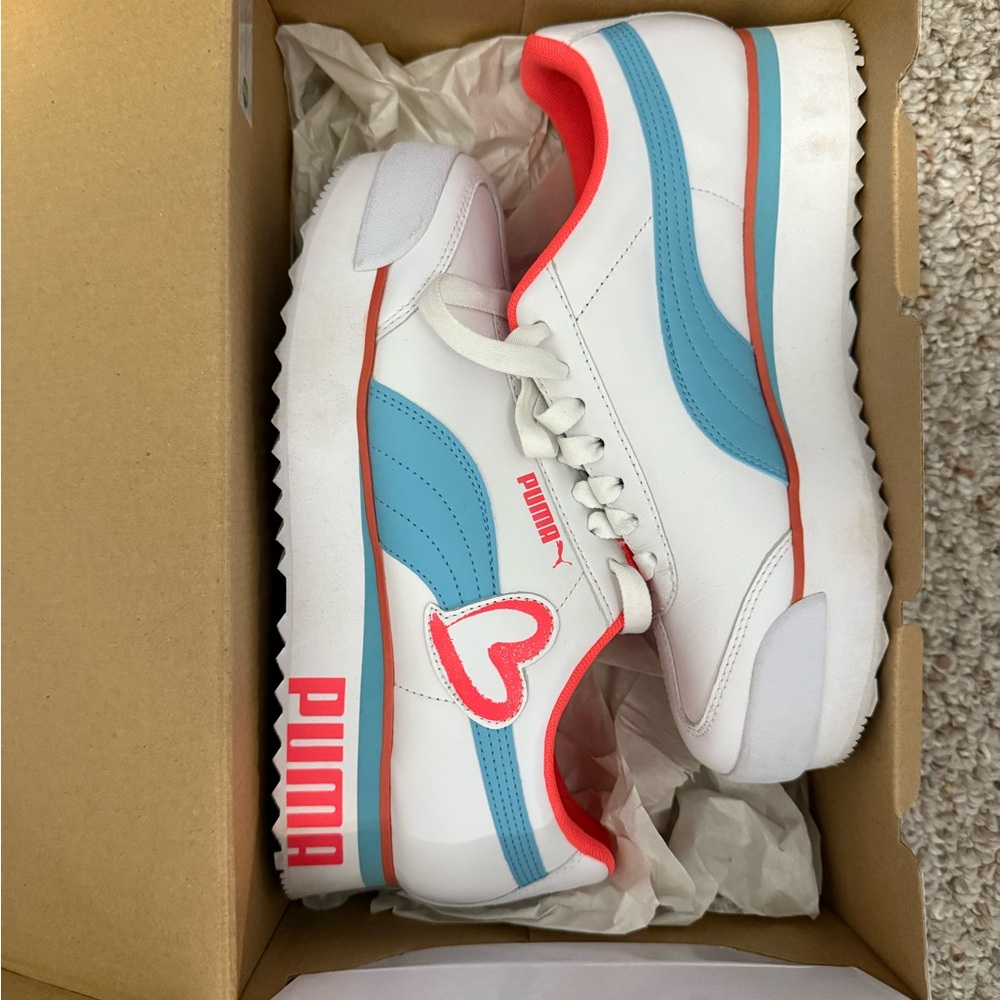 EUC Puma Roma Amor Pink Heart platform sneakers - size 9
